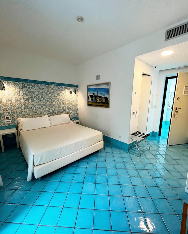 Ganimede Hotel Sperlonga Ngoại thất bức ảnh
