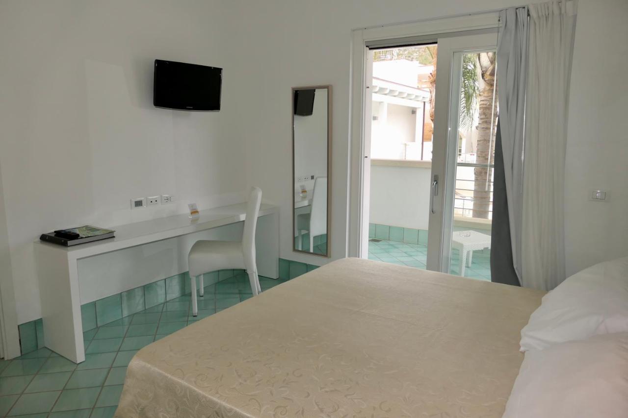 Ganimede Hotel Sperlonga Ngoại thất bức ảnh