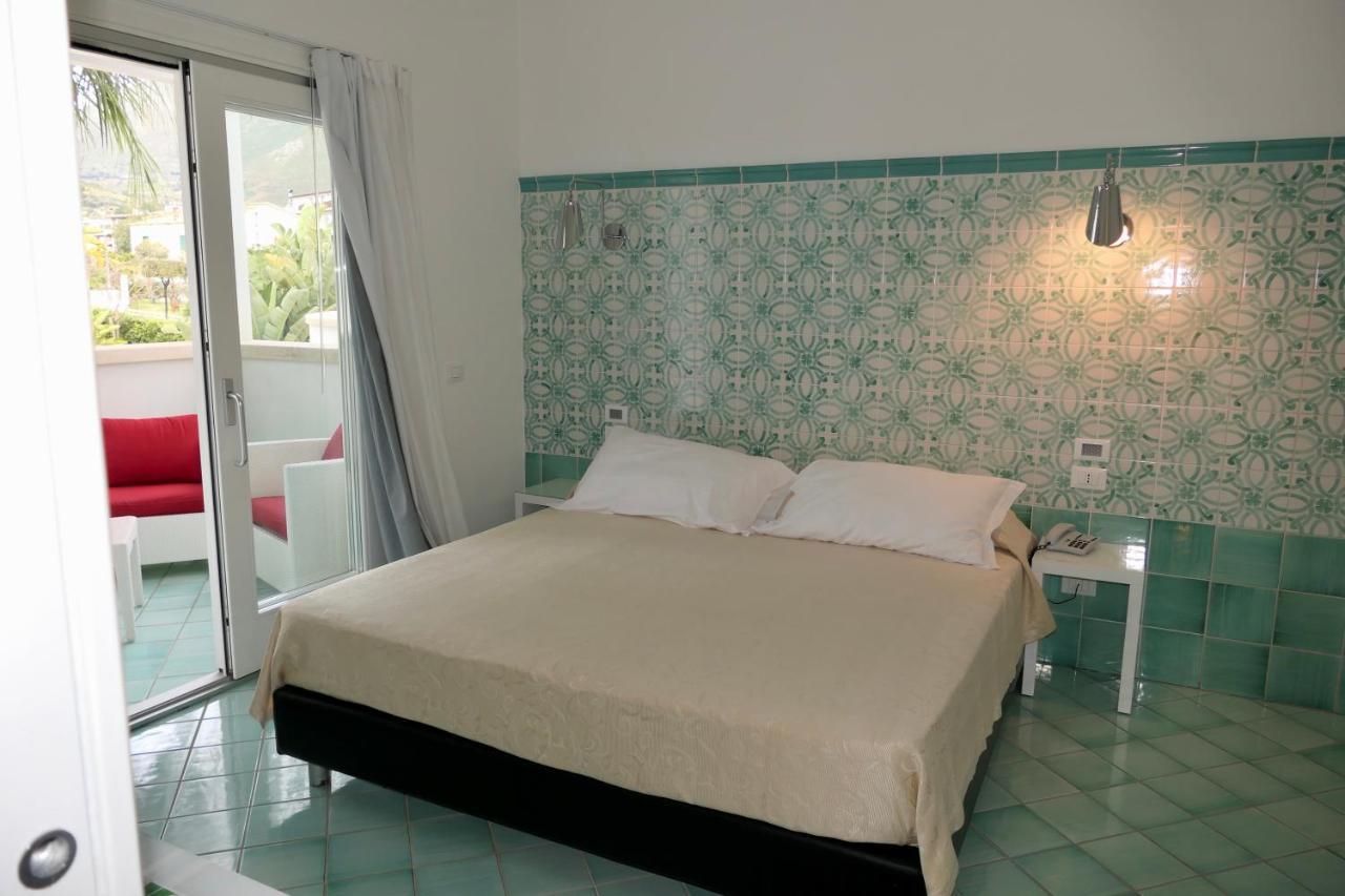 Ganimede Hotel Sperlonga Ngoại thất bức ảnh